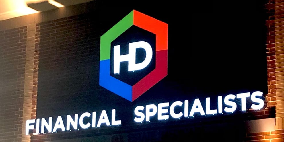 HD-Financial---Custom-Channel-Letter-Logo-Sign-Installed---Nighttime-5