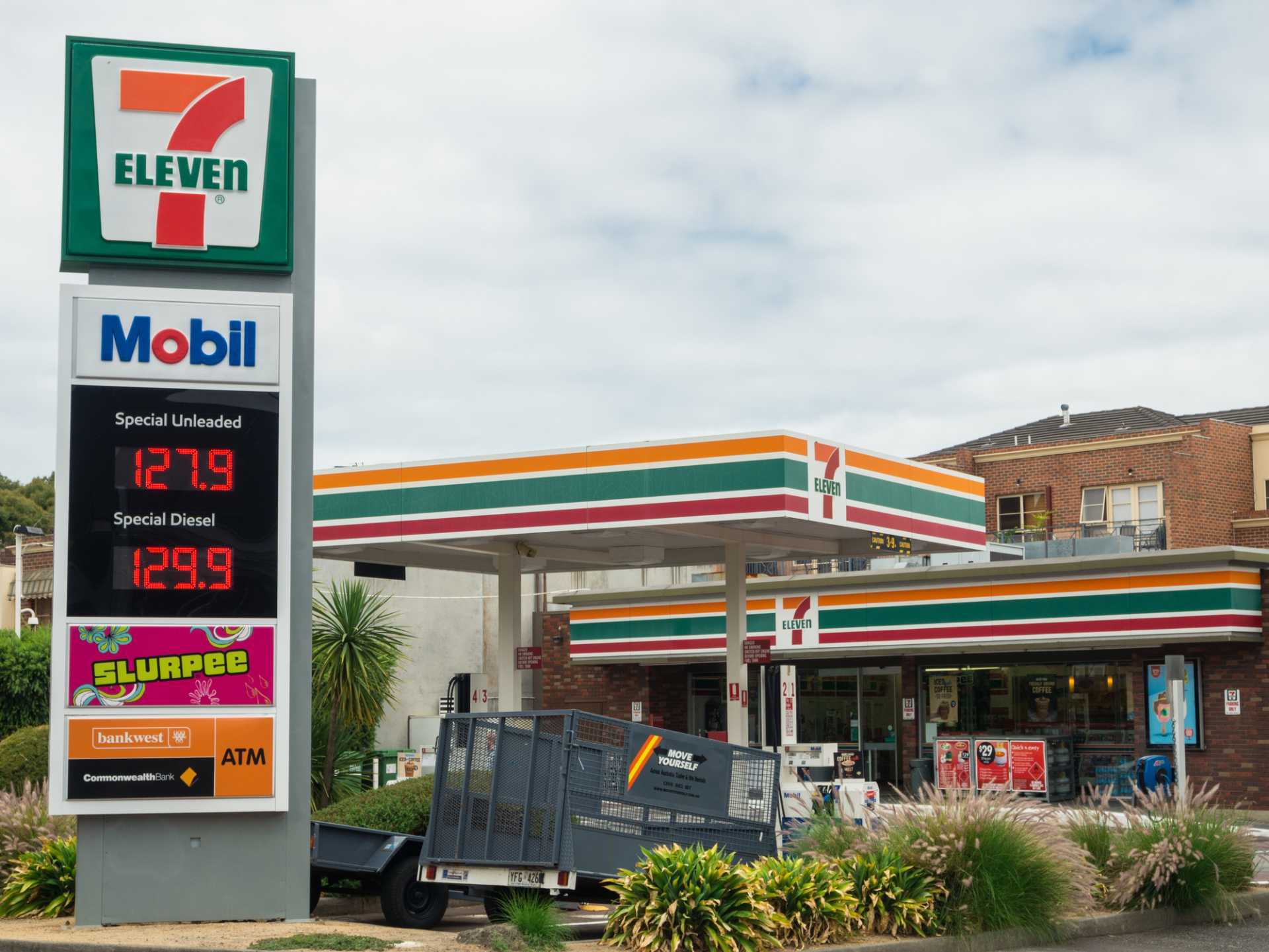 7-Eleven Why Signs Still Matter for Businesses (1)-1